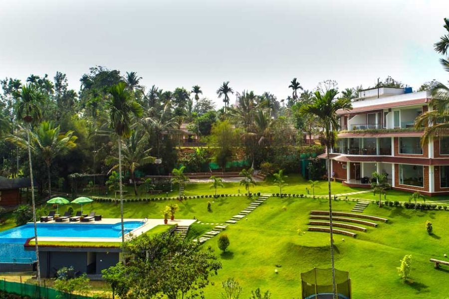 LakeRose Resort